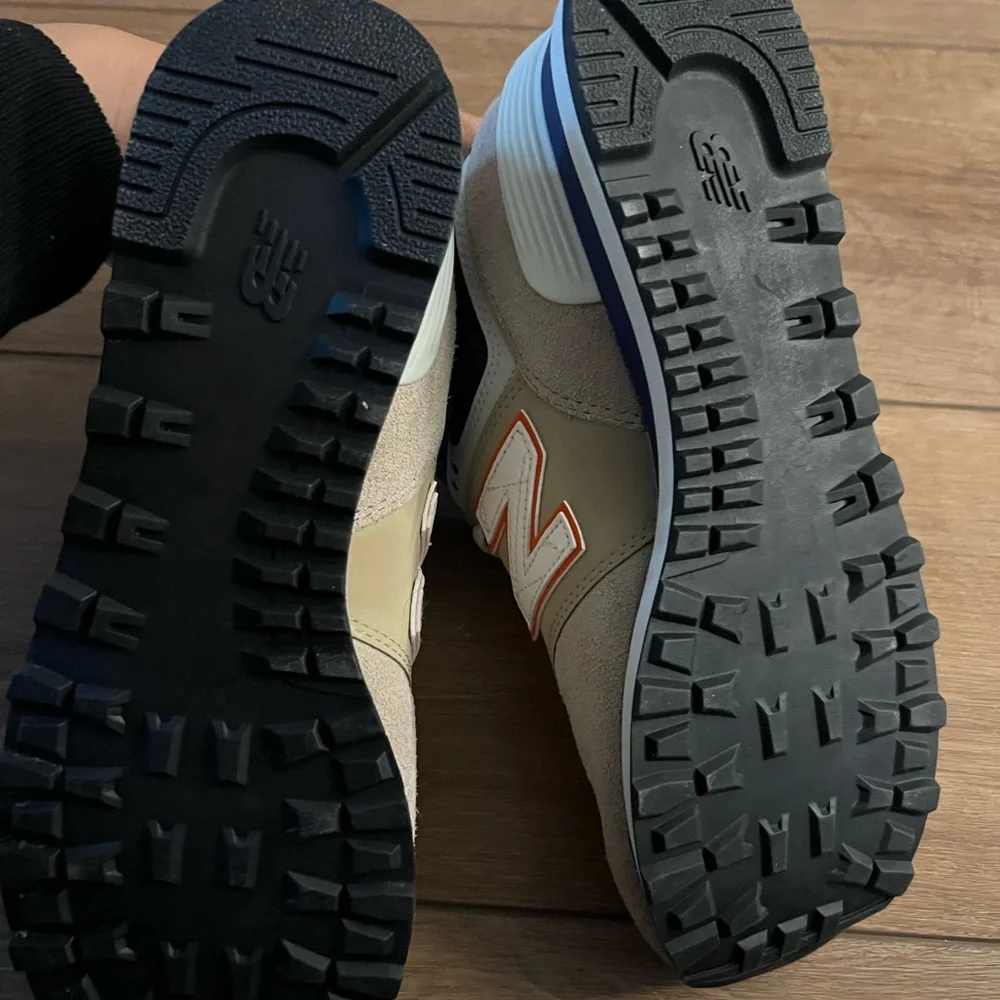 New balance 574 - never worn size 6 us mens. - Picture 2 of 4